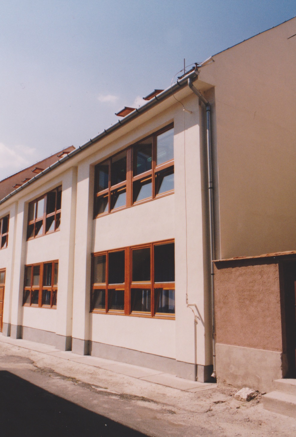 Új épület - Hegy utca - 1999